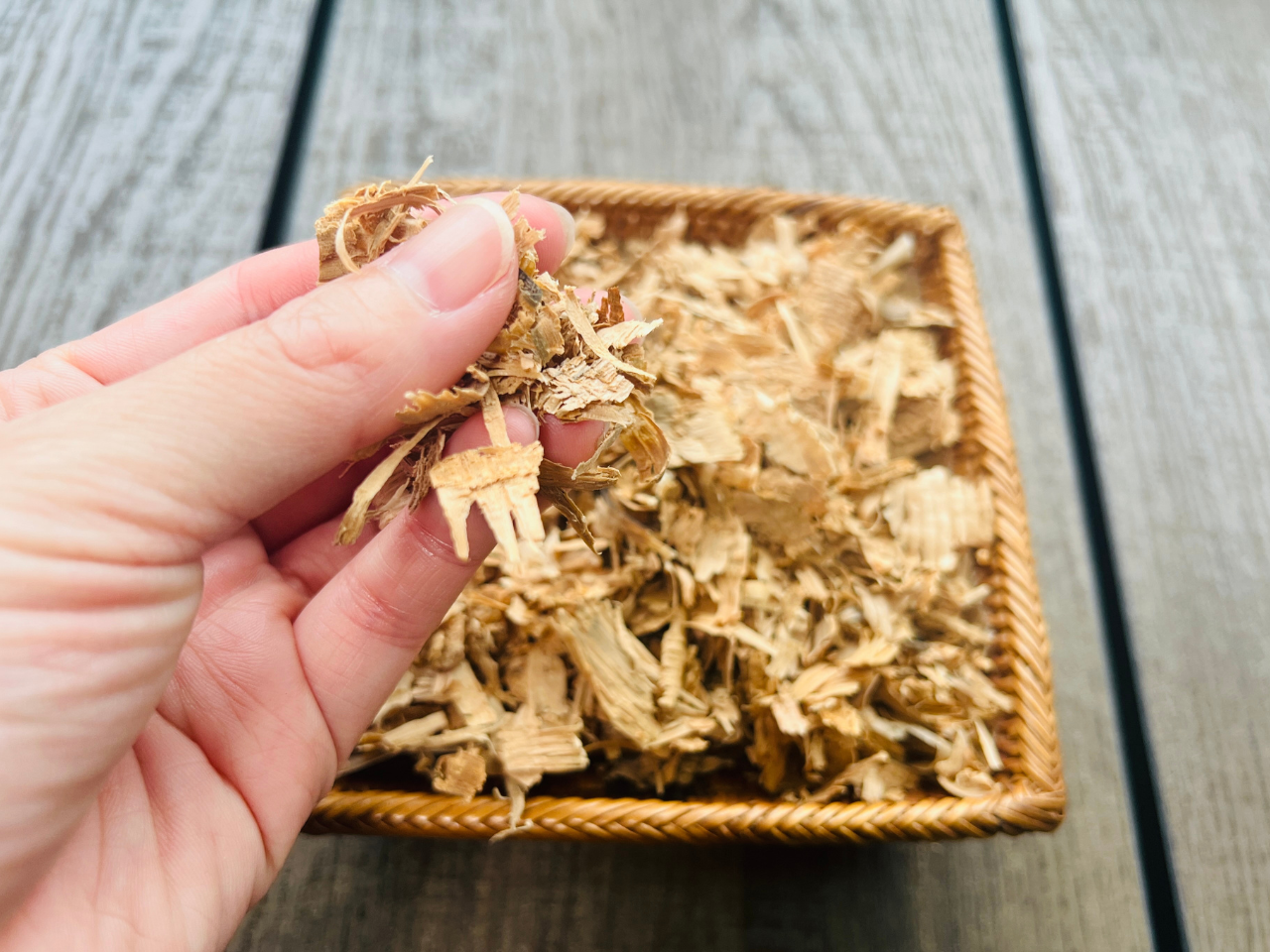 ウィスキー樽で作った登山靴の消臭&除湿剤